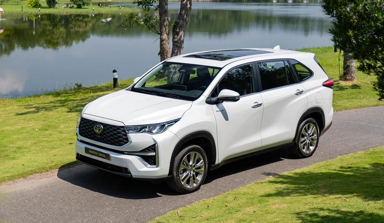 Toyota Innova Cross
